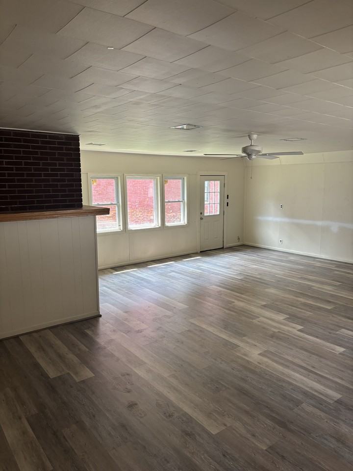 722 S Main St - Photo 7 of 13