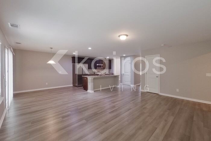 128 Bluff Rd - Photo 6 of 37