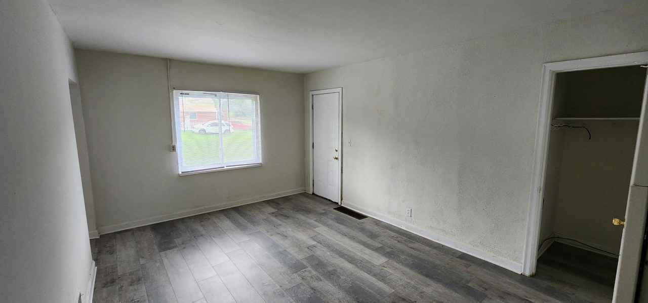 2706 Oxford Ave #4 - Photo 3 of 9