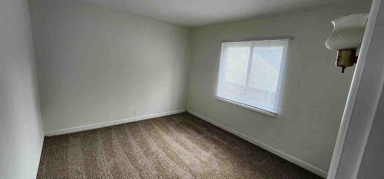 2706 Oxford Ave #4 - Photo 5 of 9