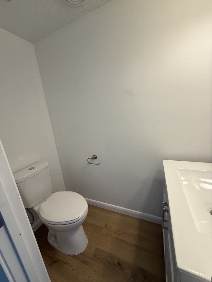902 Darling Ave #1 - Photo 5 of 10