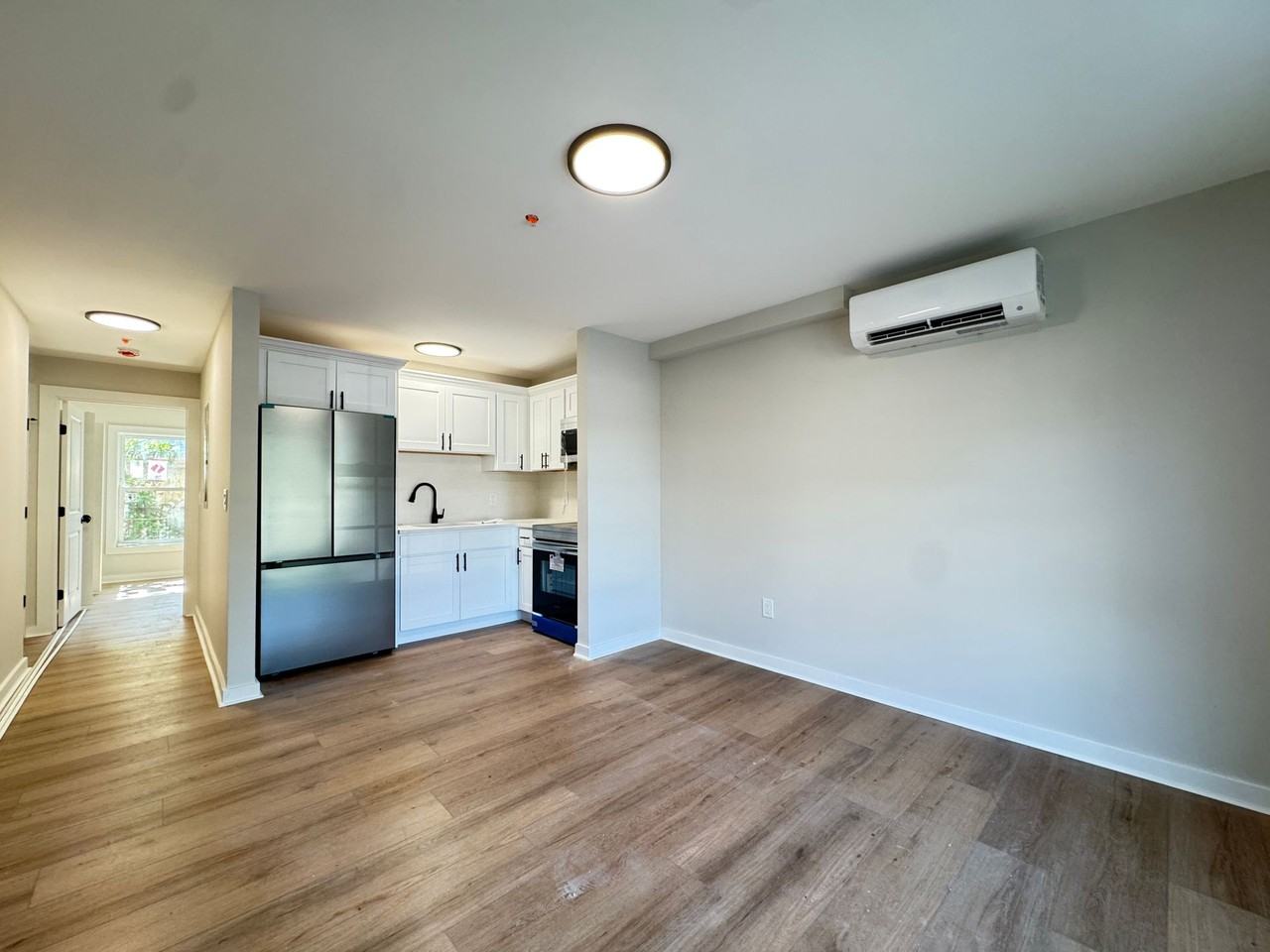 358 Campbell Ave - Photo 4 of 7