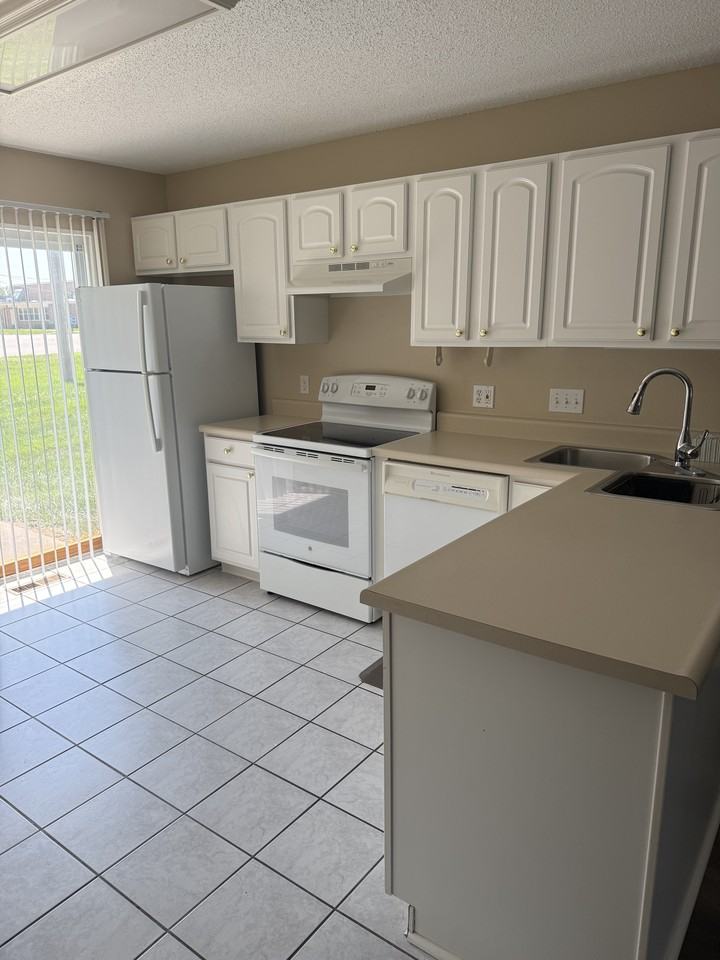 714 Pine Ridge Dr #1 - Photo 5 of 11
