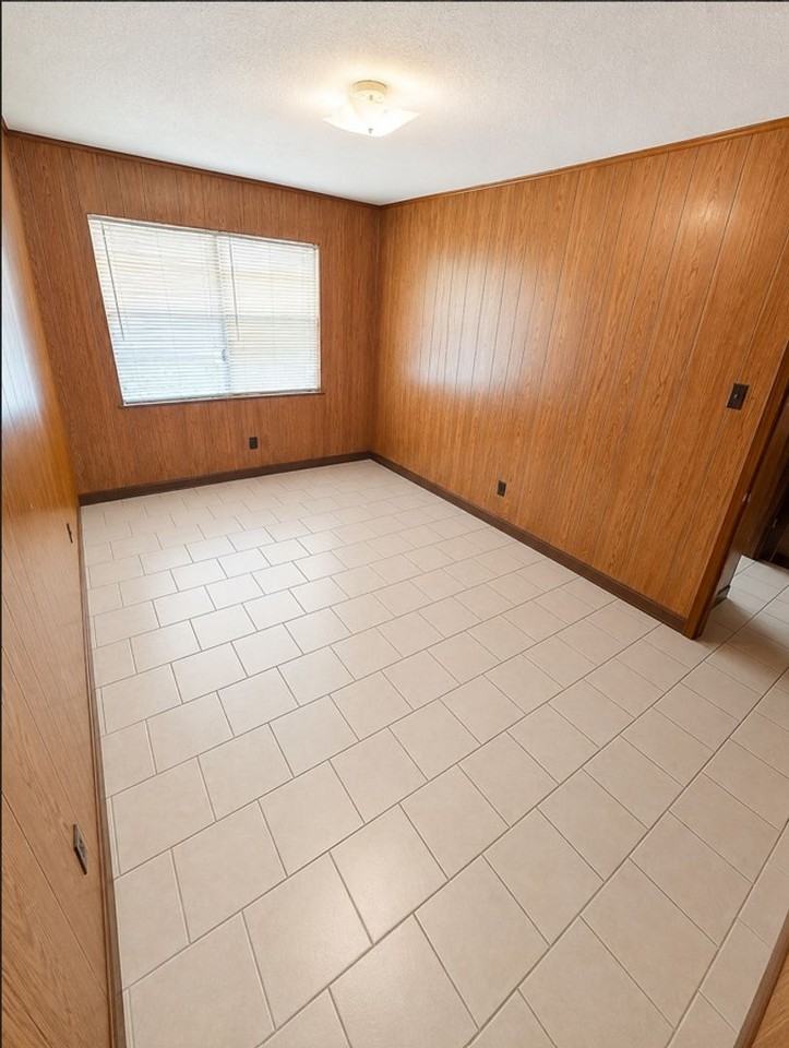 580 Campus St - Photo 3 of 6