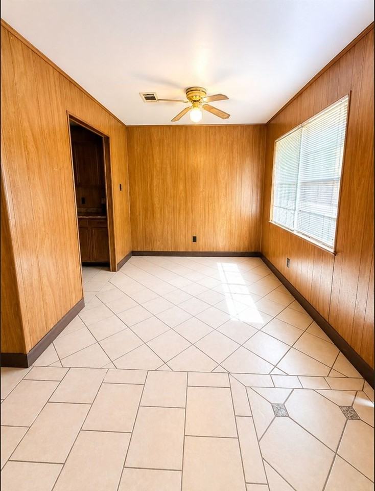 580 Campus St - Photo 4 of 6