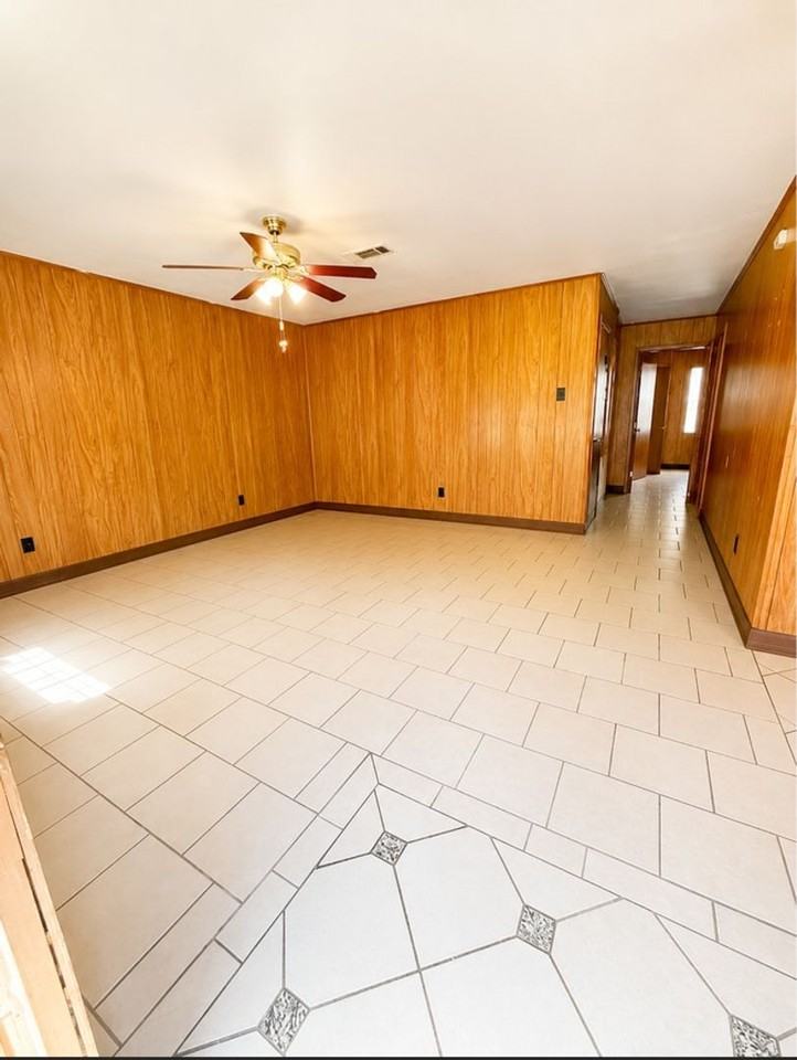 580 Campus St - Photo 5 of 6