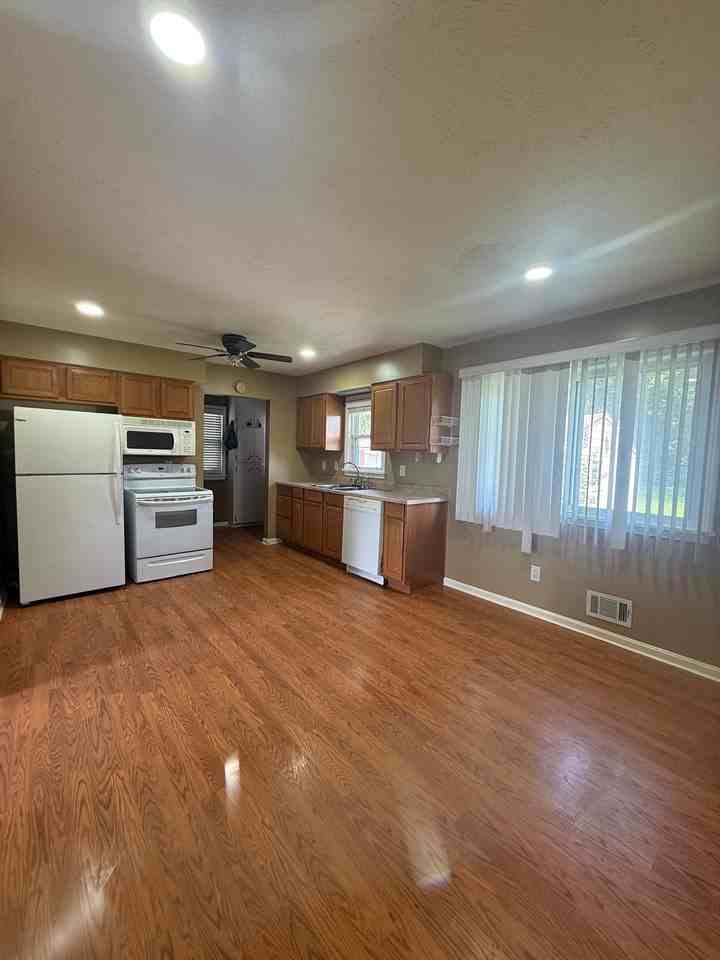 5411 Fennel Ct - Photo 4 of 12