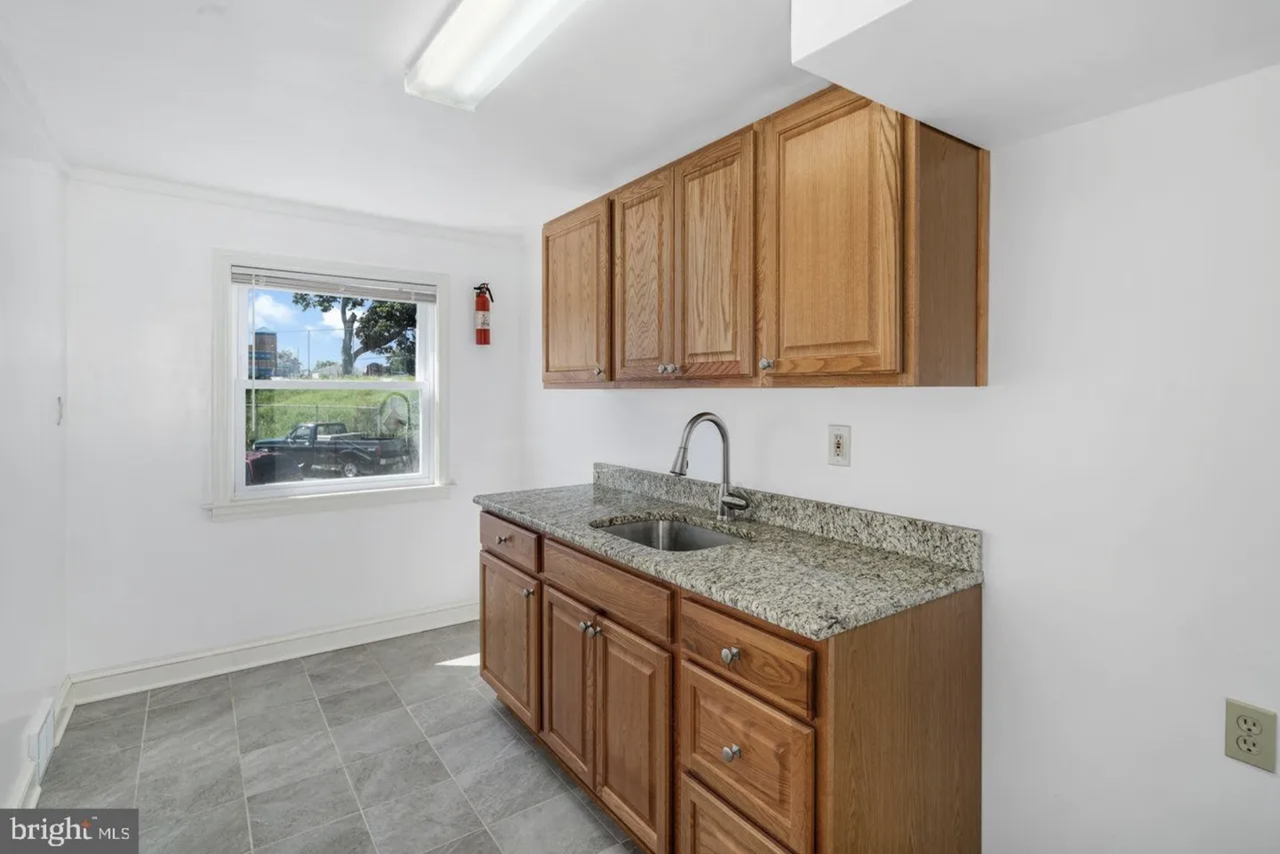 630 Cedar Ave - Photo 4 of 6