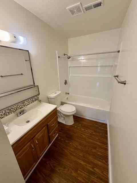 963 Iowa Ave #B - Photo 2 of 13