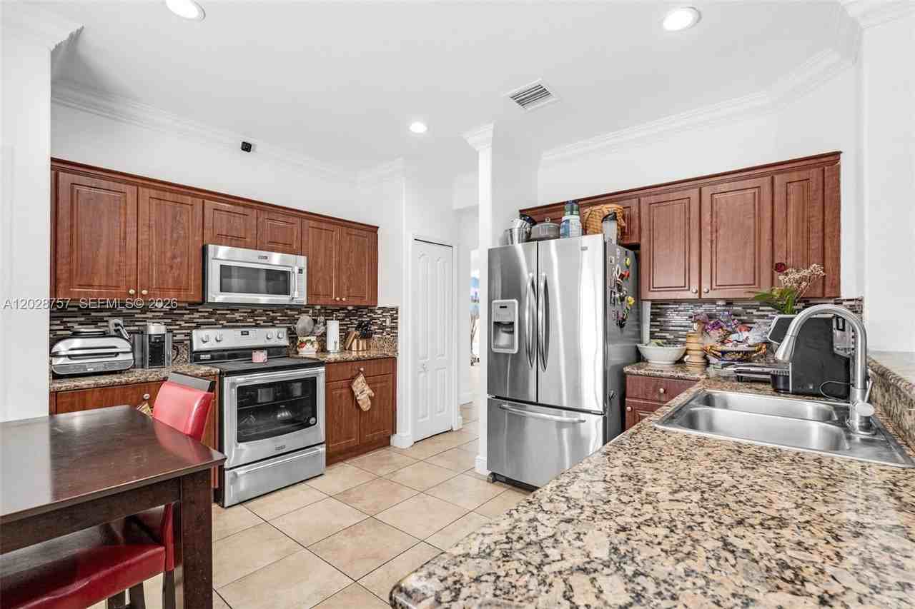16618 Sw 57th Ln - Photo 7 of 18