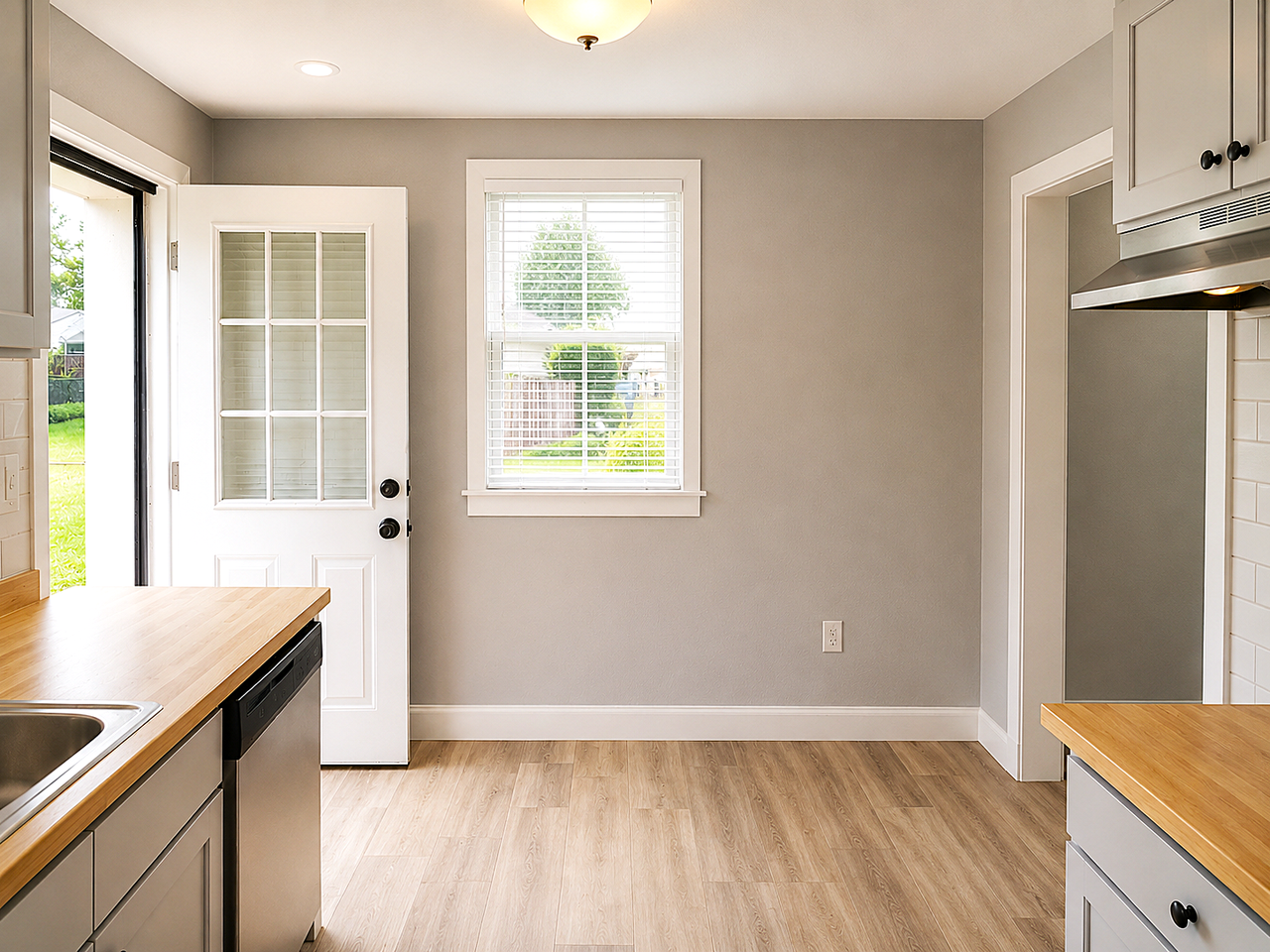 4935 W Legrande Ave - Photo 4 of 10