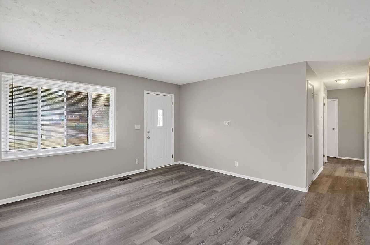 3641 N Richardt Ave - Photo 3 of 11