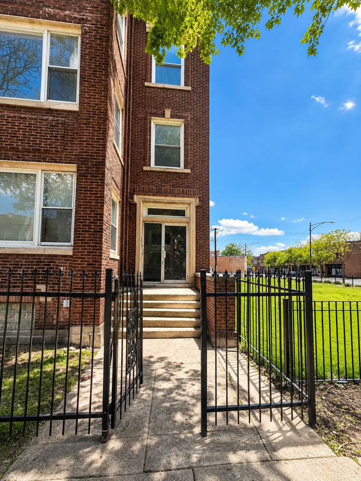 6108 S Rhodes Ave #1