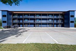 2290 W Tarleton St #101 - Photo 1 of 1