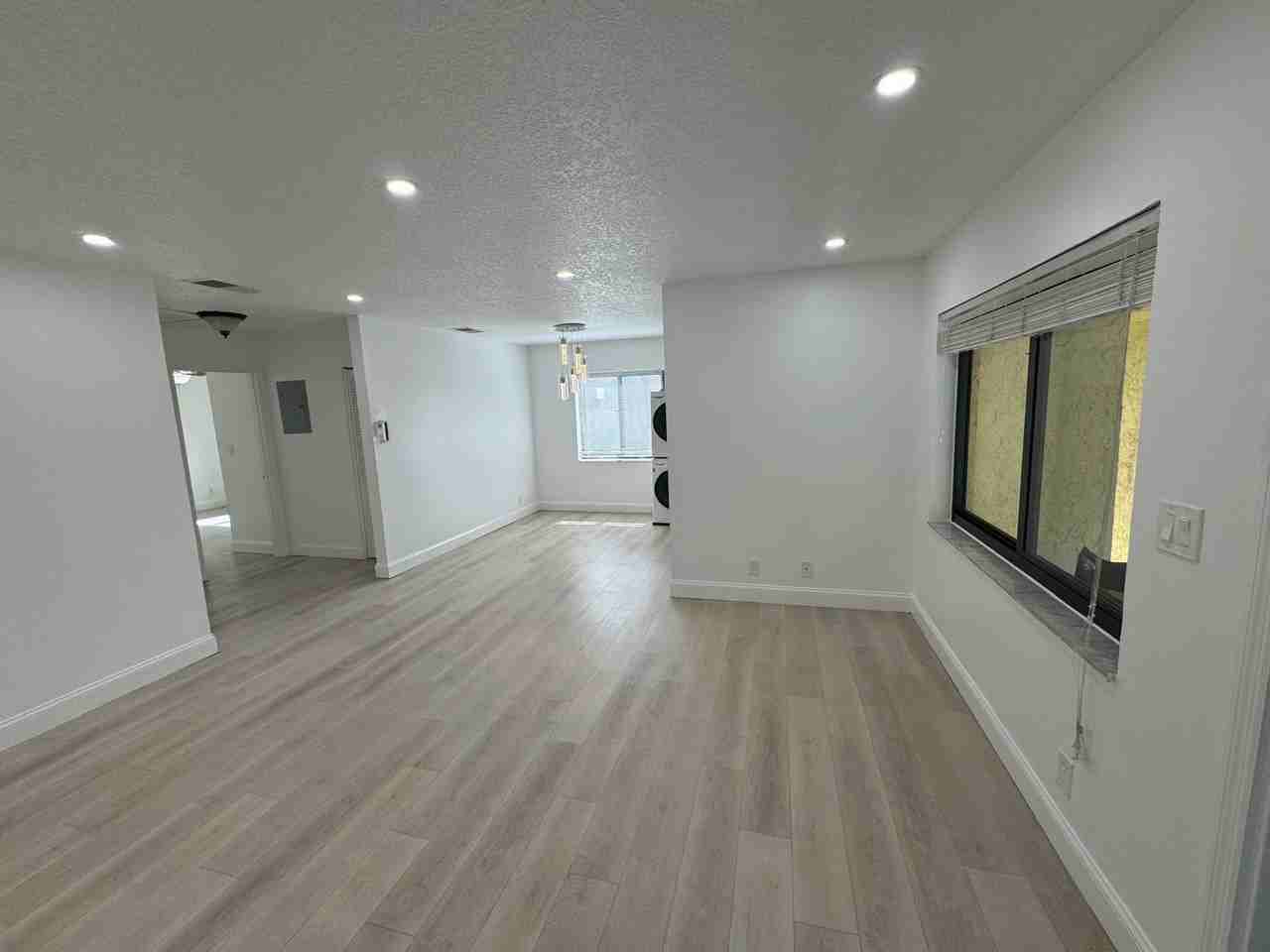 11660 Nw 45th St - Photo 4 of 10