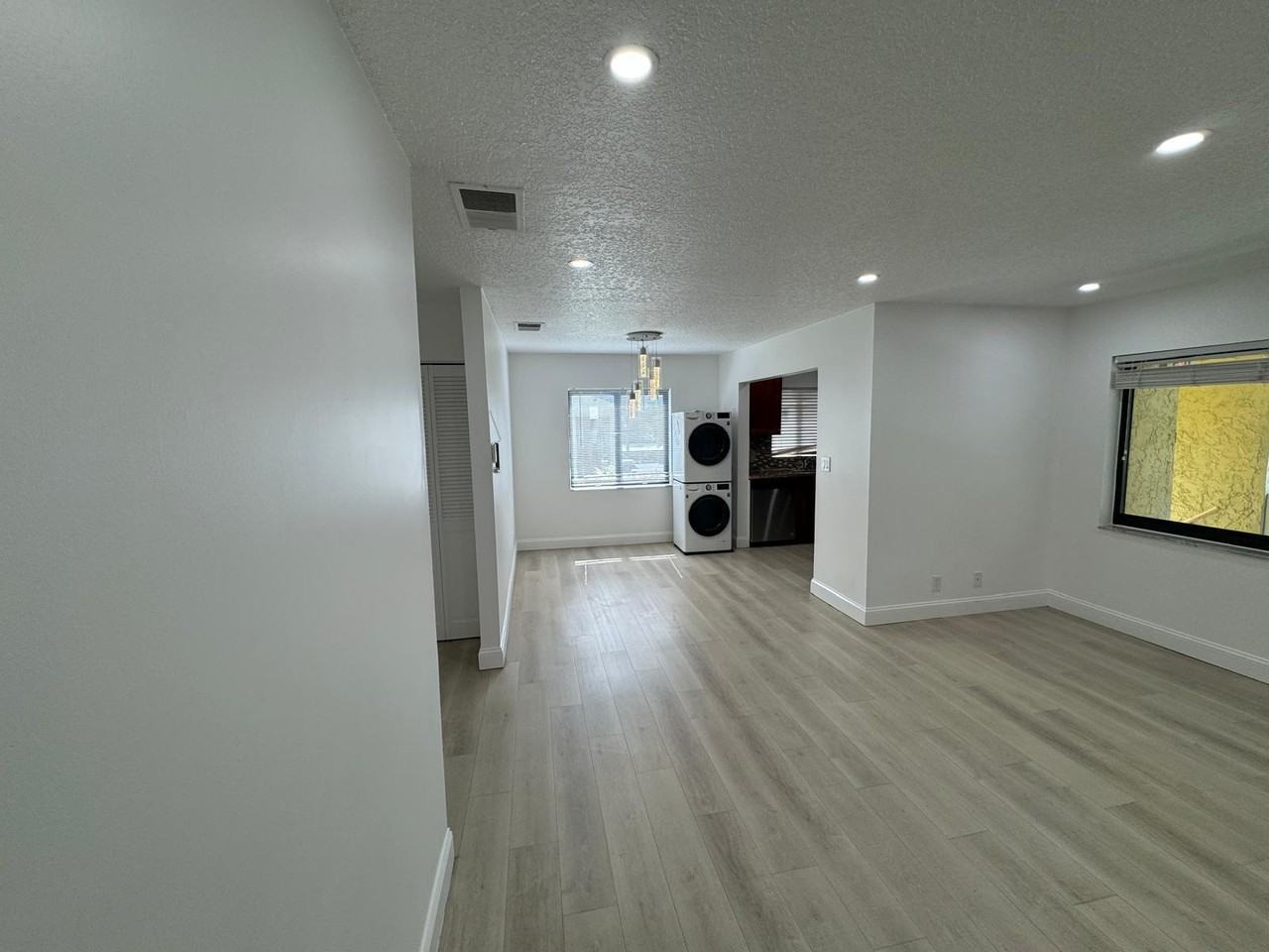 11660 Nw 45th St - Photo 6 of 10