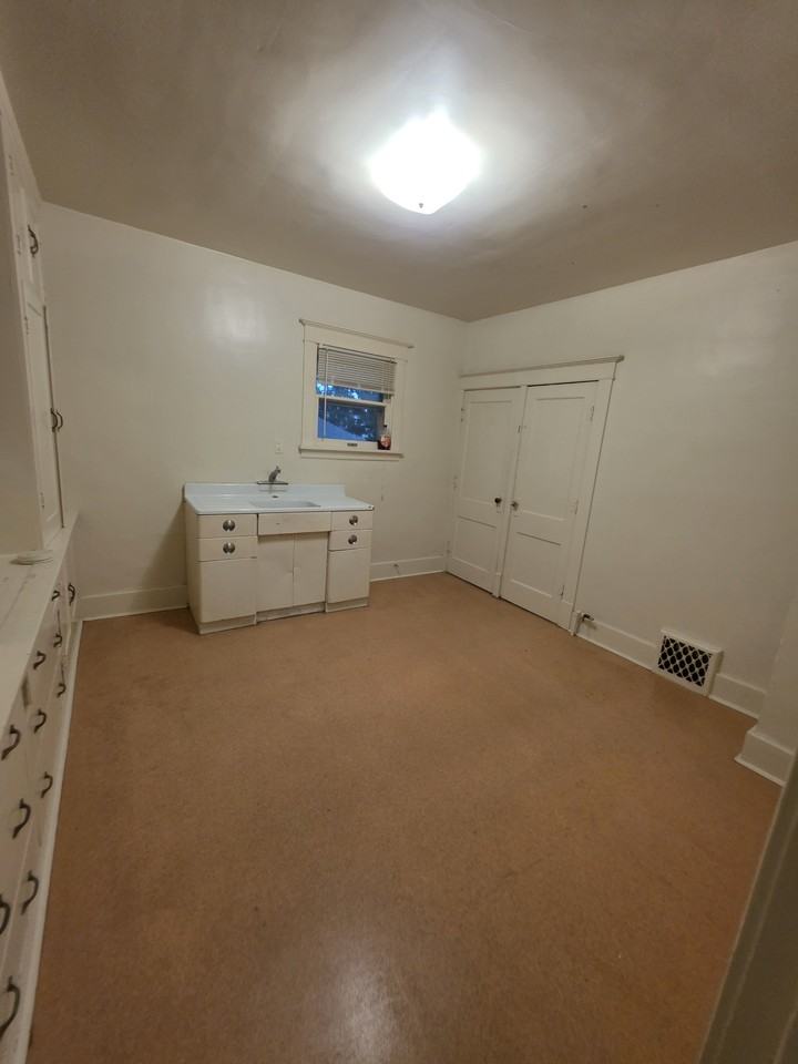 751 Mulberry St - Photo 2 of 8