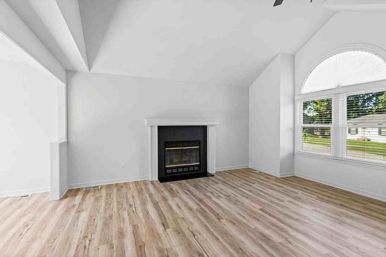 16209 Speaker Ave - Photo 3 of 21
