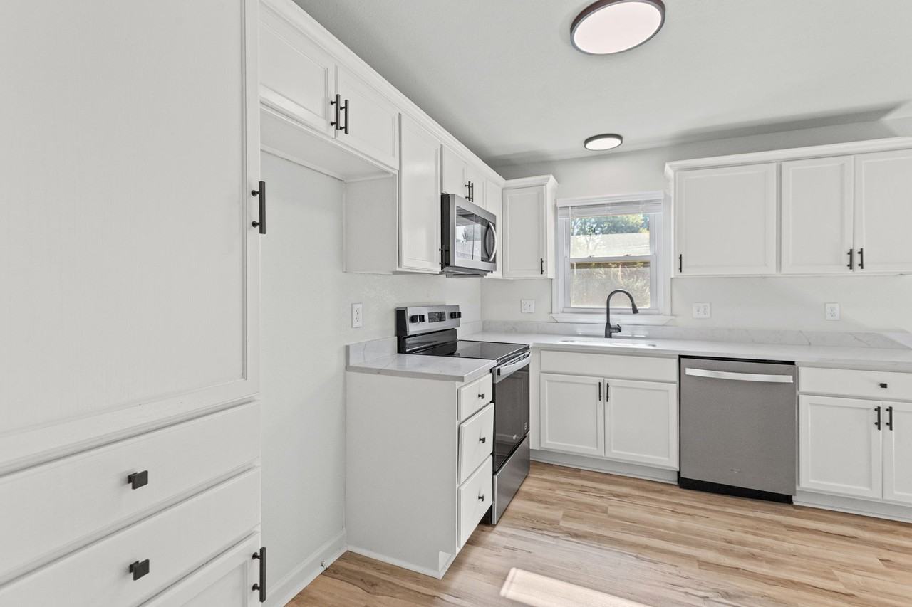 16209 Speaker Ave - Photo 7 of 21