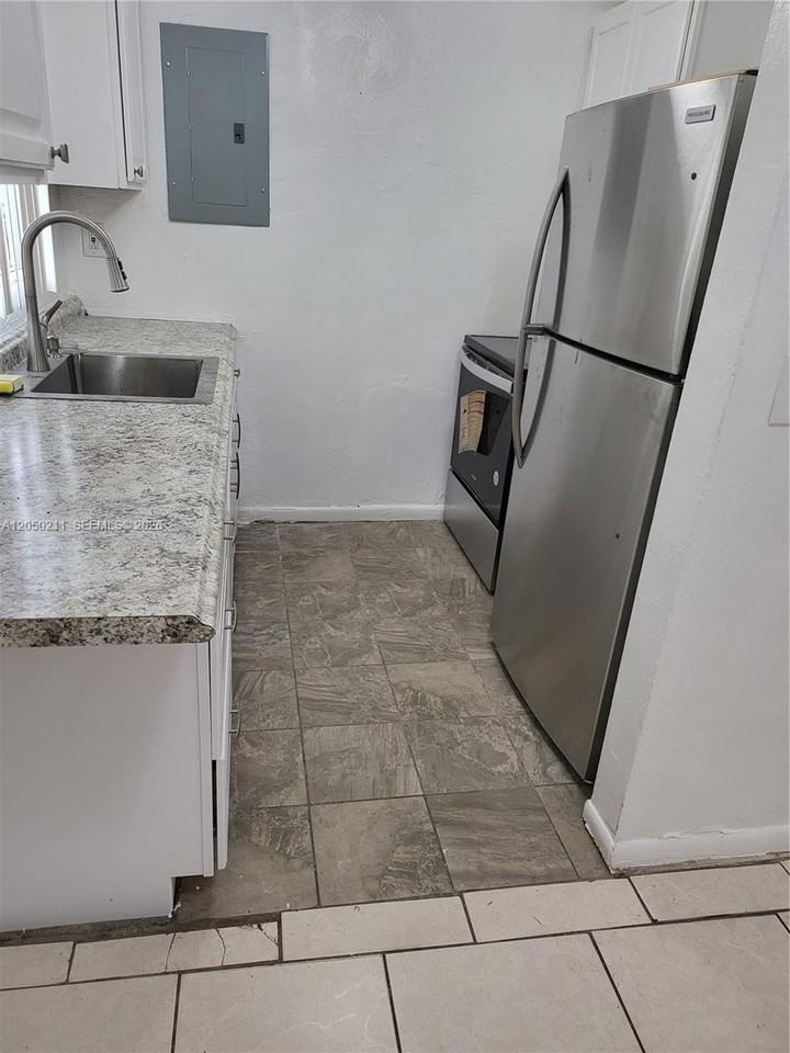 755 Nw 84th St - Photo 2 of 8