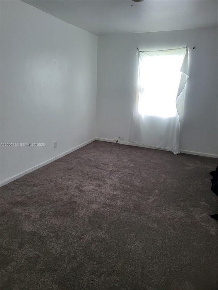 755 Nw 84th St - Photo 4 of 8