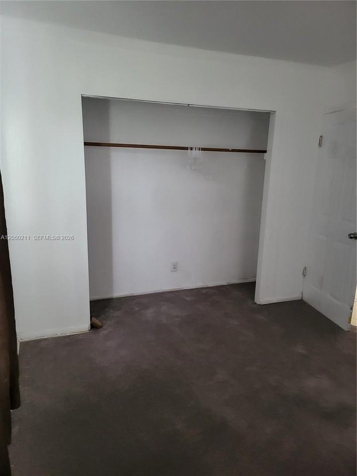 755 Nw 84th St - Photo 6 of 8
