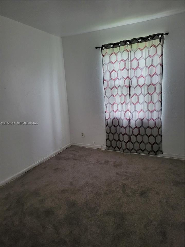 755 Nw 84th St - Photo 7 of 8