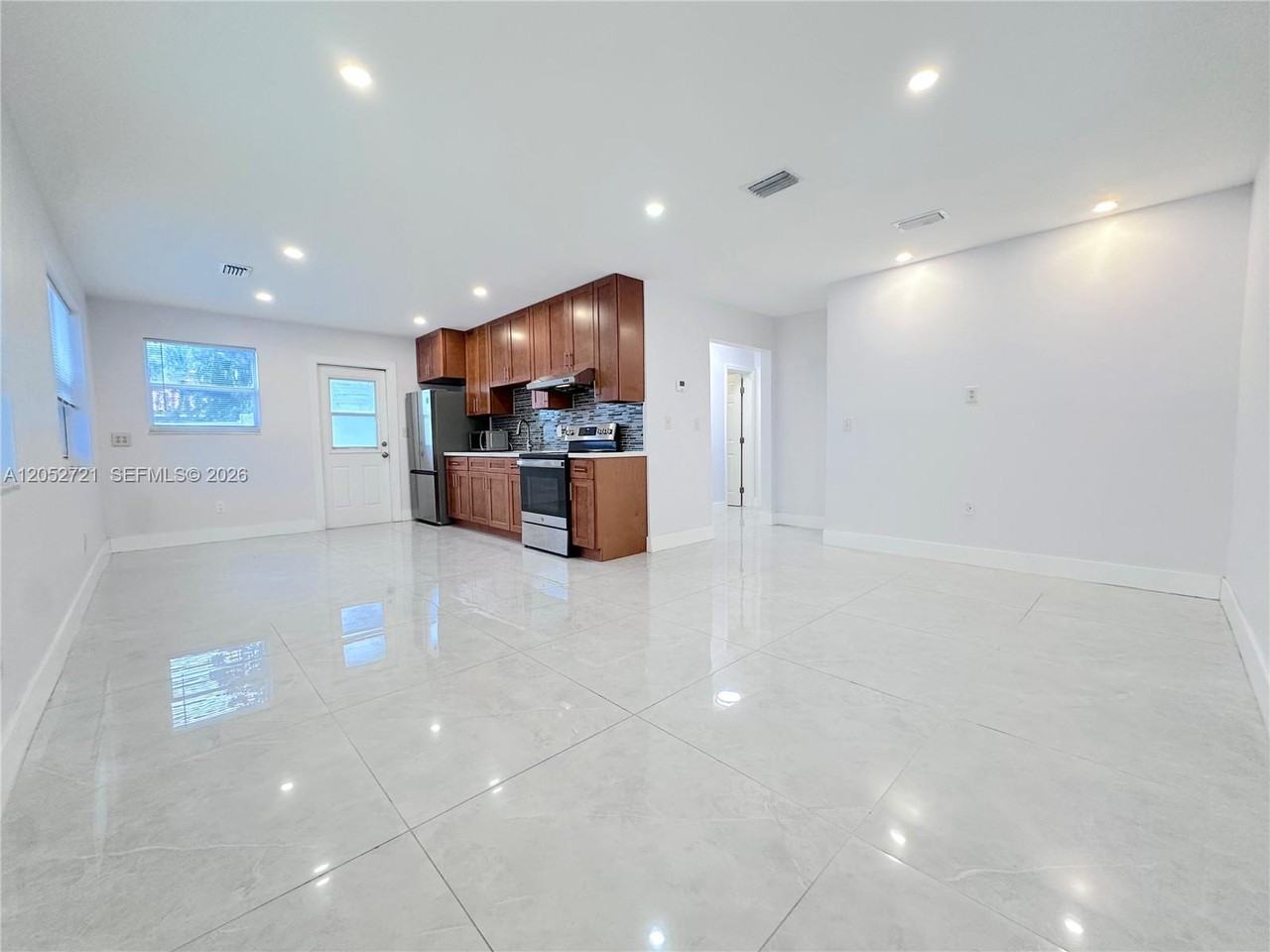 940 Nw 32nd Ct - Photo 3 of 7
