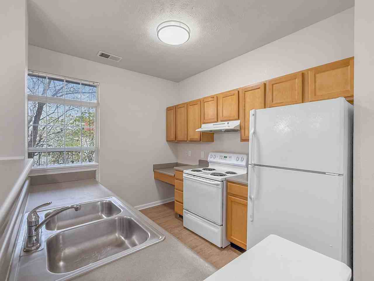 702 Beachfront Dr - Photo 5 of 38