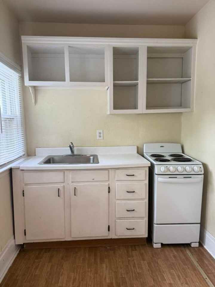 405 W Davis St #B - Photo 3 of 14