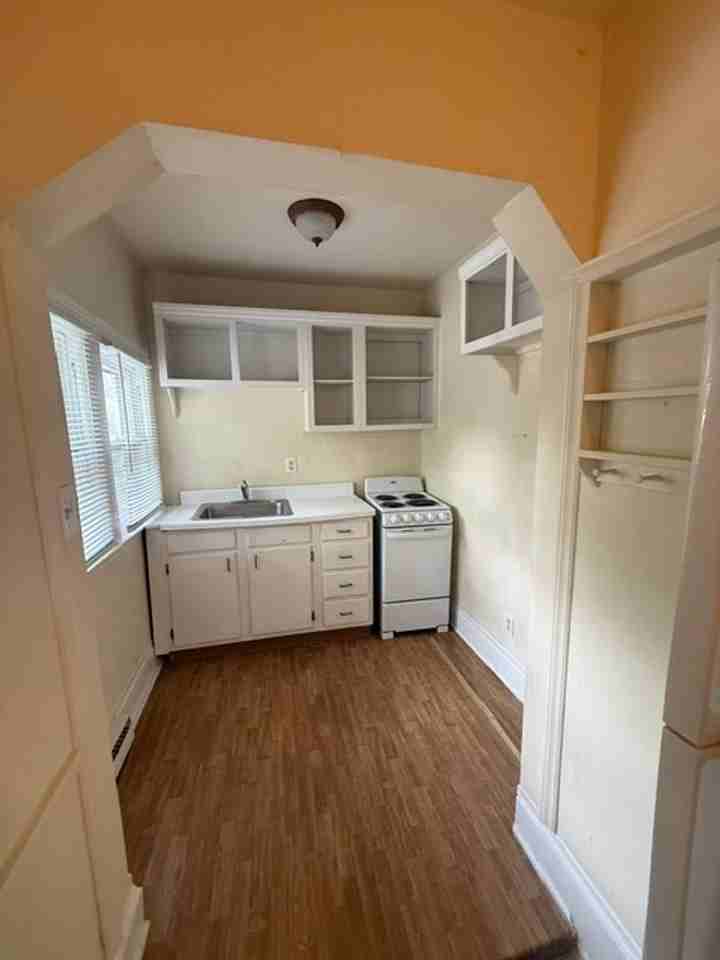 405 W Davis St #B - Photo 4 of 14