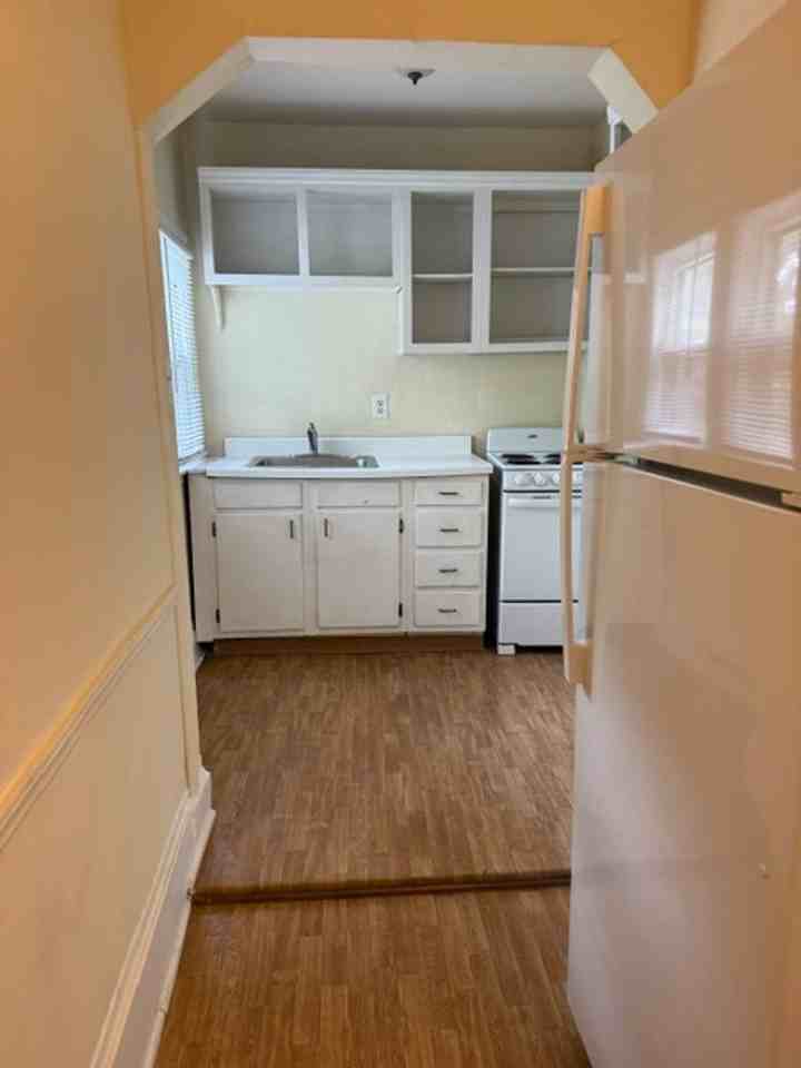 405 W Davis St #B - Photo 5 of 14