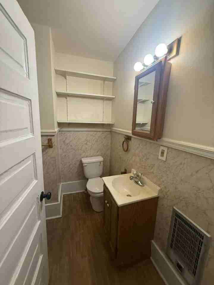 405 W Davis St #B - Photo 7 of 14