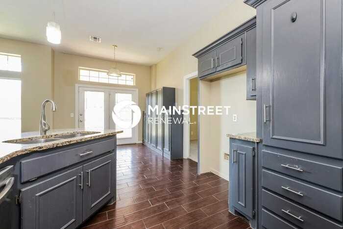 1808 Fairmont Ln - Photo 7 of 18