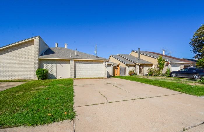 16518 Monte Carlo Ln - Photo 3 of 29