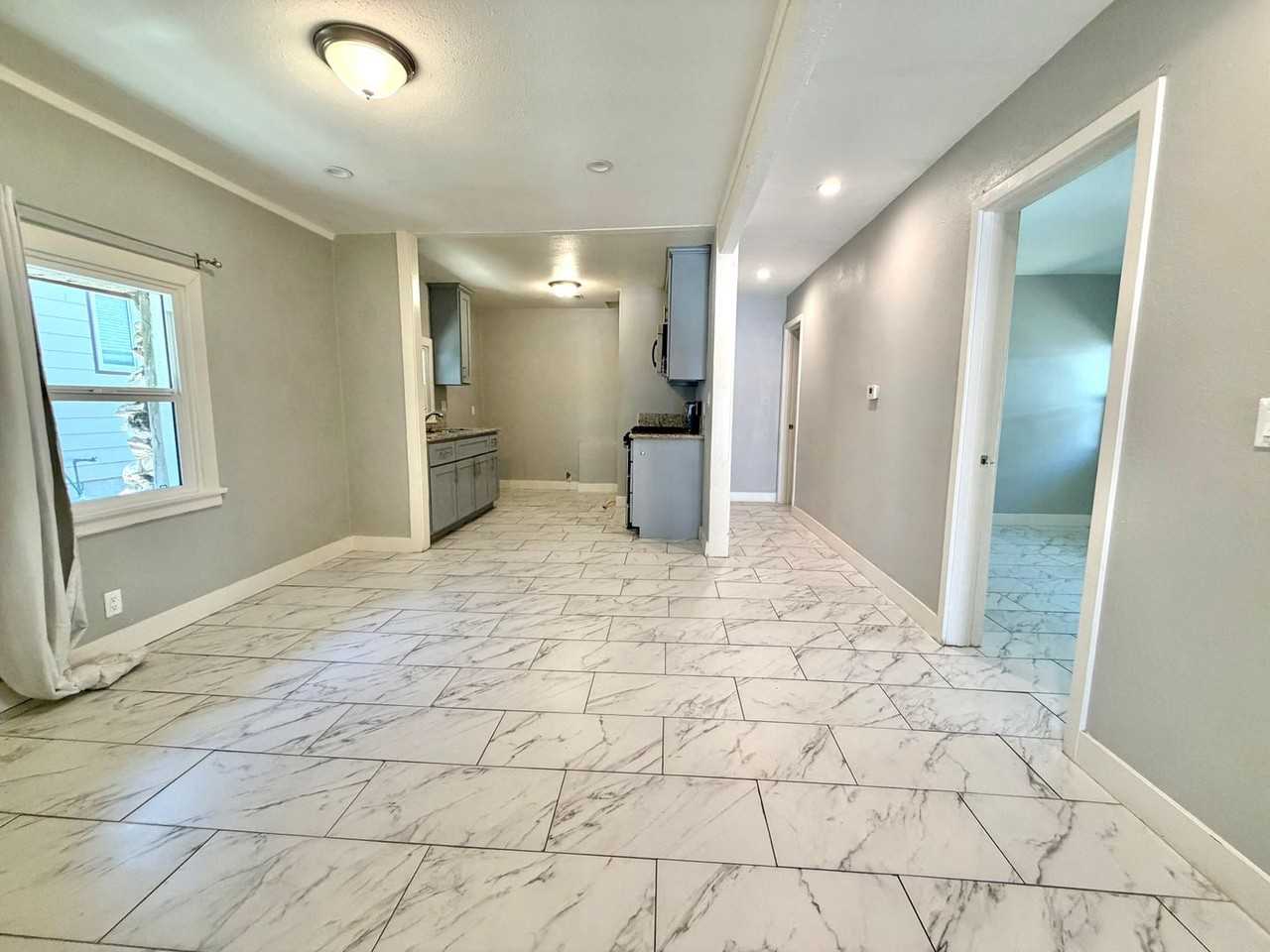 3056 Crescent Way - Photo 5 of 16