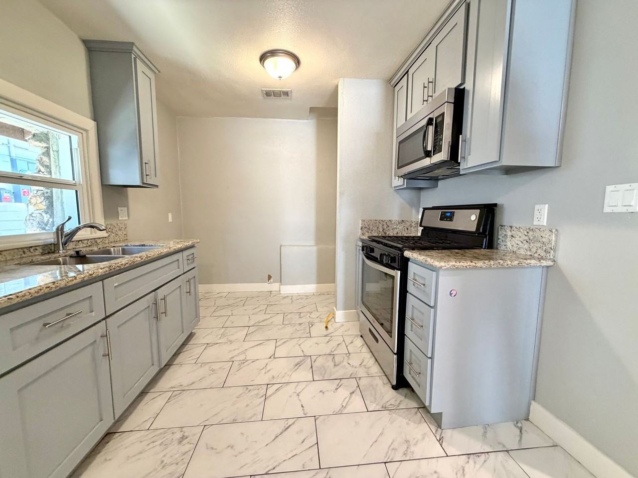 3056 Crescent Way - Photo 6 of 16