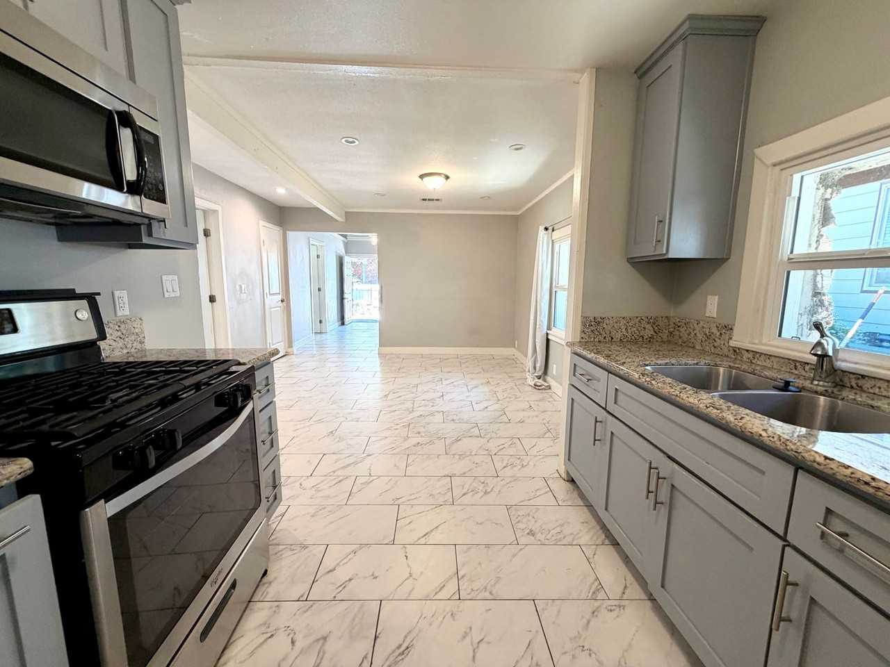 3056 Crescent Way - Photo 7 of 16