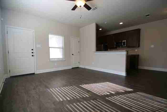 3219 Karen St - Photo 5 of 26