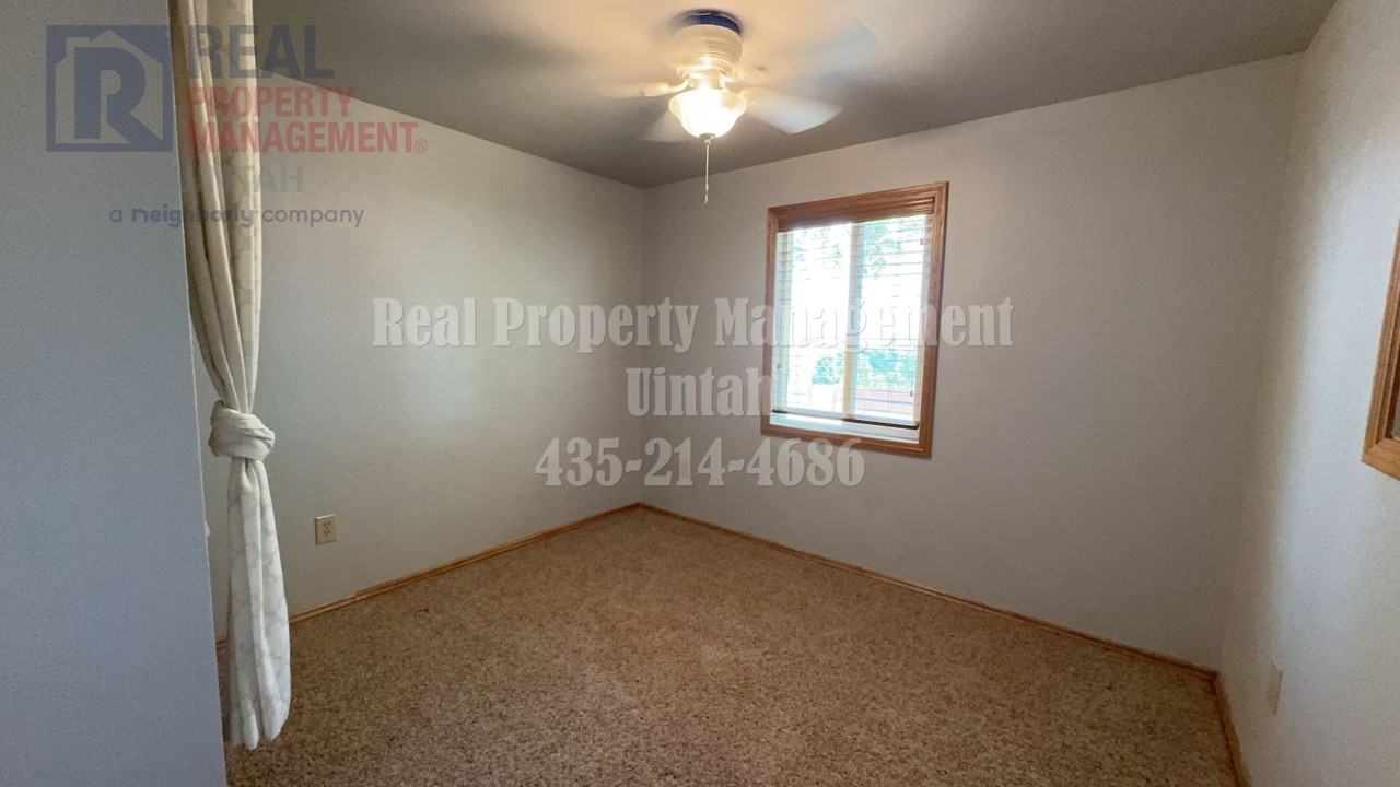 456 S 3130 W - Photo 7 of 26