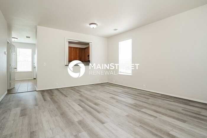 10648 Traymore Dr - Photo 5 of 18