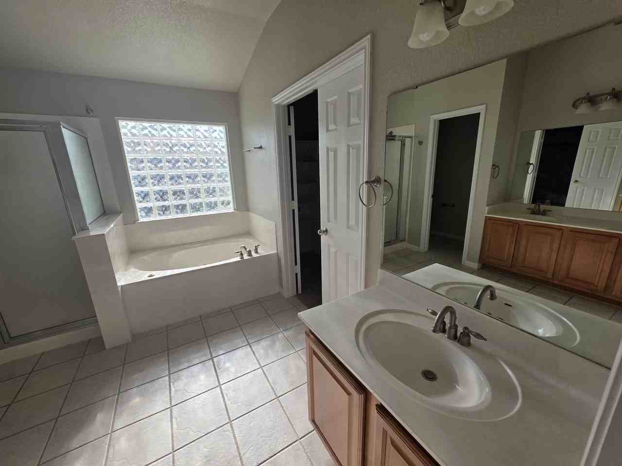 423 Wrought Iron Dr #1 - Photo 5 of 8