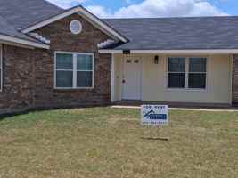 featured image of 4102 Carolyn Dr #1