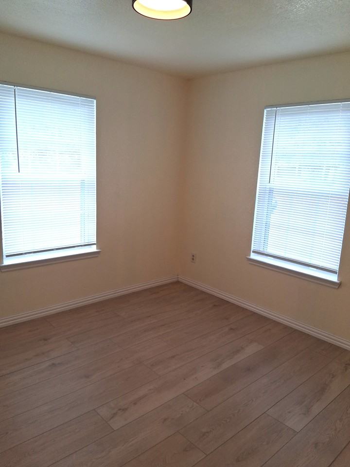 4102 Carolyn Dr #1 - Photo 4 of 14
