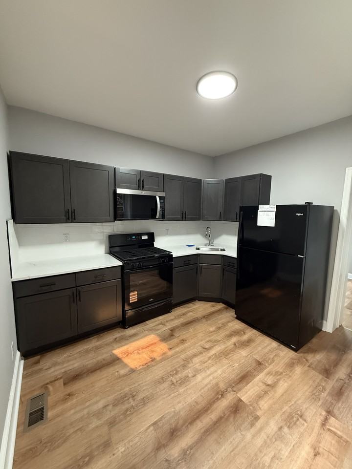 3924 Pennsgrove St #1 - Photo 2 of 11
