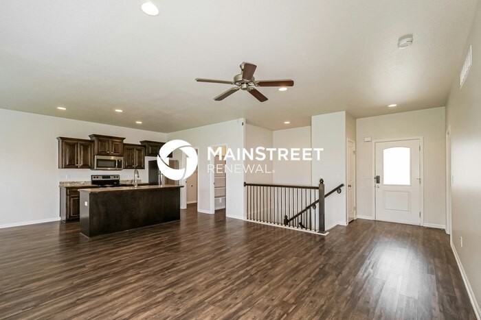 204 Ne Kim Ct - Photo 2 of 18