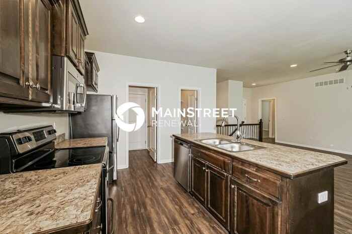 204 Ne Kim Ct - Photo 7 of 18