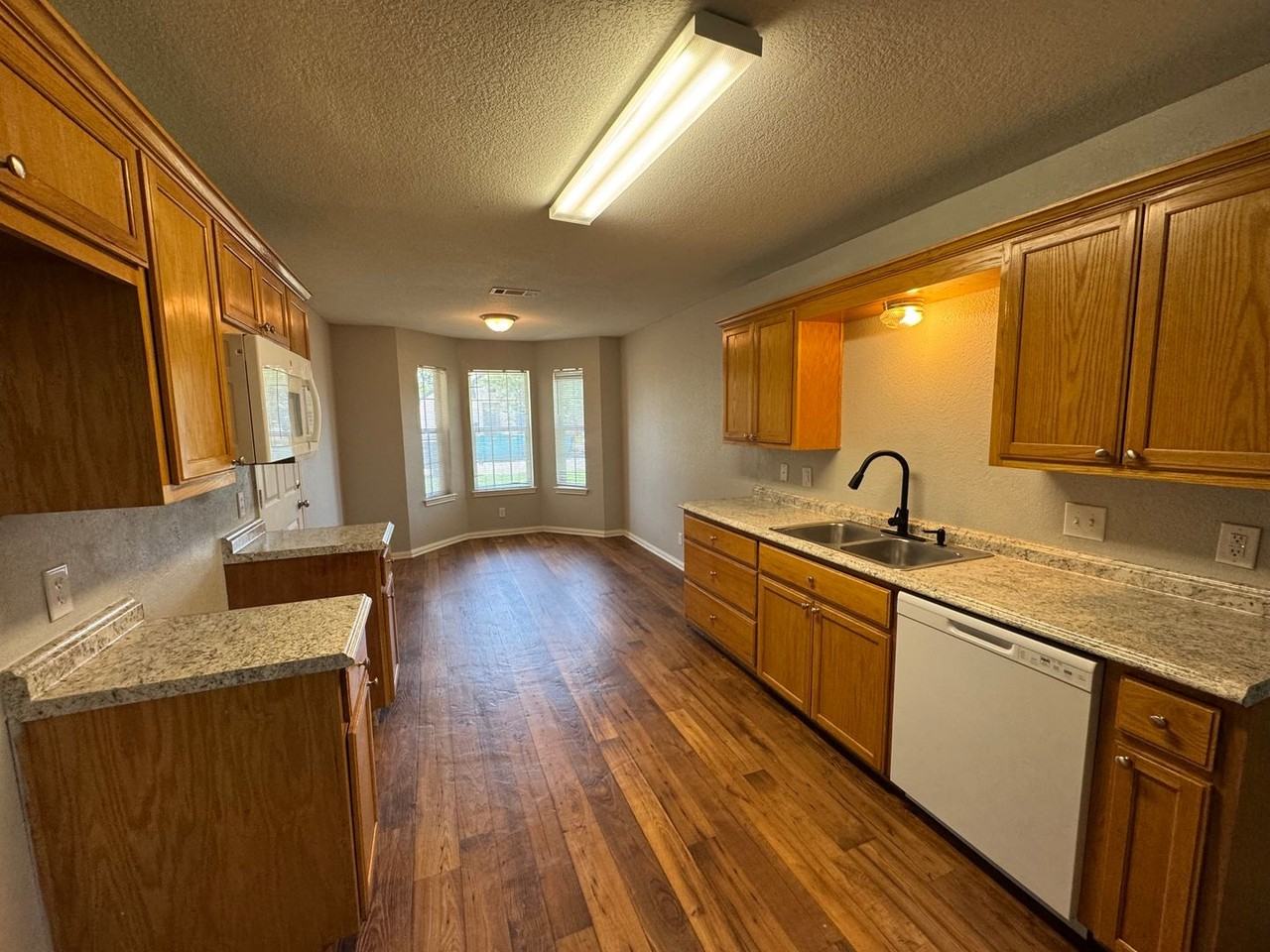 2904 Mildred St - Photo 2 of 10