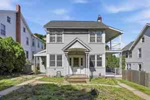 featured image of 1210 Main St