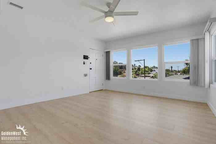 5738 Meade Ave - Photo 5 of 18
